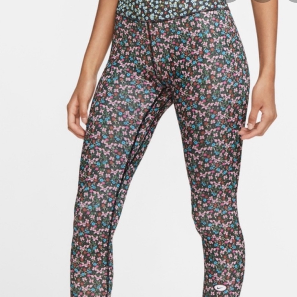 NIKE | Mukti Colored Floral Dry-Fit Women’s Leggings